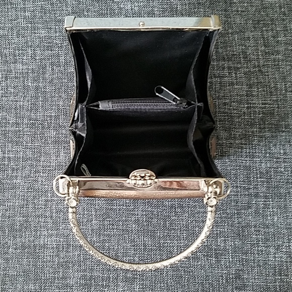 NWOT ELEGANT SMALL EVENING BAG - Picture 4 of 7